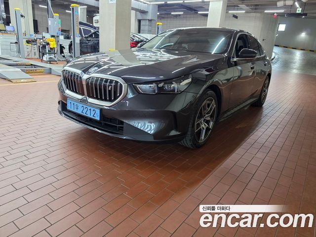 BMW i5 eDrive 40 — пробег 8 664 км — фото 1 из 5