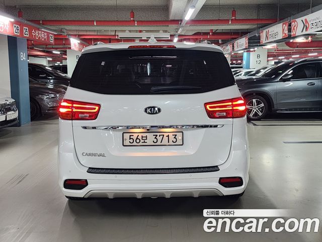 Kia Carnival 9-Seater Noblesse Special — пробег 205 546 км — фото 4 из 5