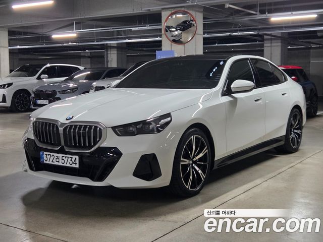 BMW 5-Series 530i xDrive M Sport — пробег 4 280 км — фото 1 из 5