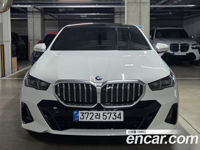 BMW 5-Series 530i xDrive M Sport — пробег 4 280 км — фото 3 из 5
