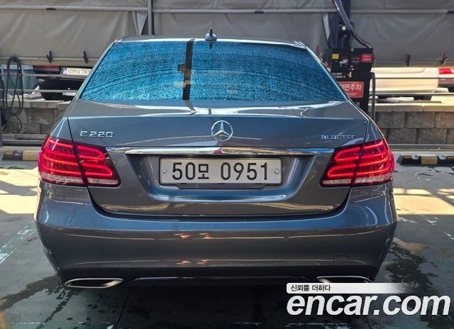 Mercedes-Benz E-Class E220 Bluetec Avantgarde Sport — пробег 98 200 км — фото 2 из 5