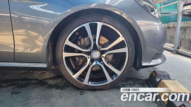 Mercedes-Benz E-Class E220 Bluetec Avantgarde Sport — пробег 98 200 км — фото 4 из 5