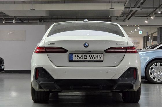 BMW 5-Series 530i xDrive M Sport — пробег 9 200 км — фото 2 из 5