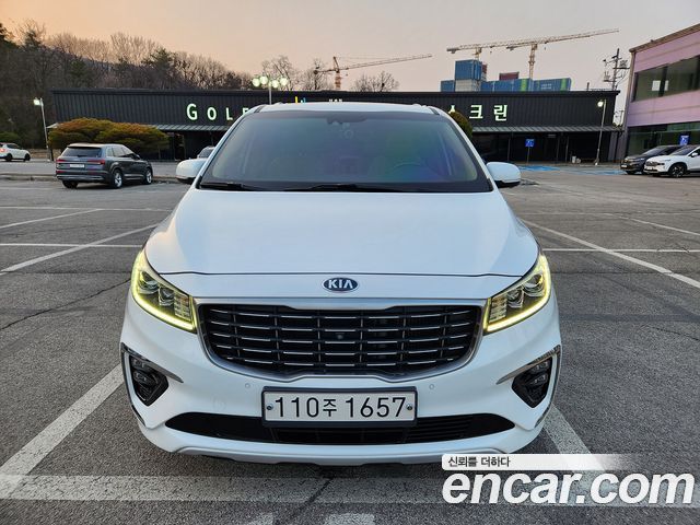 Kia Carnival 7-Seater Limousine VIP — пробег 129 000 км — фото 3 из 5