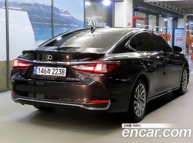 Lexus ES Executive — пробег 28 633 км — фото 4 из 5