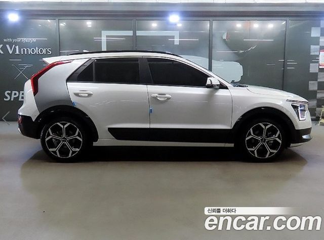 Kia Niro Signature — пробег 12 289 км — фото 3 из 5