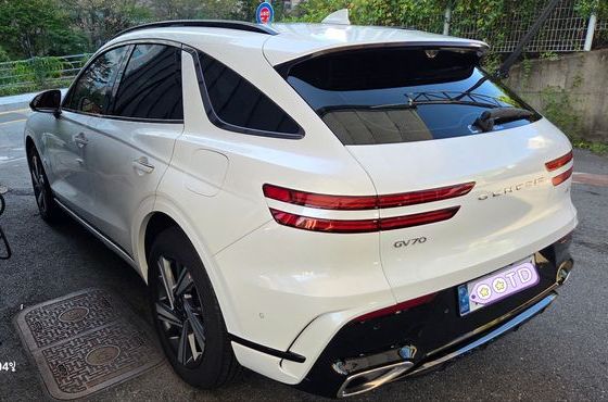 Genesis GV70 2.5T Gasoline AWD — пробег 9 789 км — фото 2 из 5