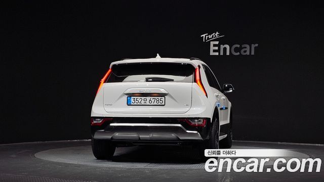 Kia Niro Signature — пробег 4 097 км — фото 4 из 5
