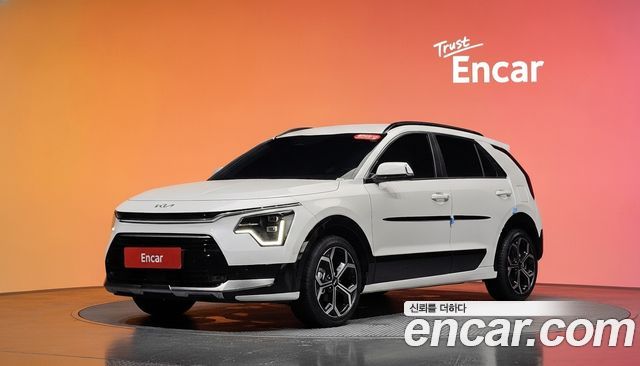 Kia Niro Signature — пробег 4 097 км — фото 1 из 5