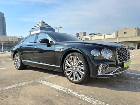 Bentley Flying Spur 4.0 Muliner — пробег 15 000 км — фото 2 из 5