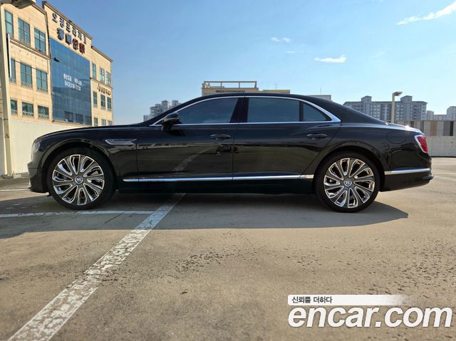 Bentley Flying Spur 4.0 Muliner — пробег 15 000 км — фото 3 из 5