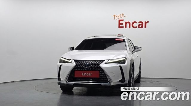Lexus UX 2.0 AWD — пробег 85 618 км — фото 3 из 5