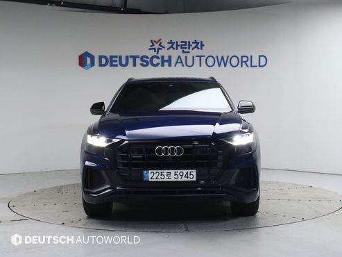 Audi Q8 55 TFSI Quattro Premium — пробег 49 000 км — фото 1 из 5