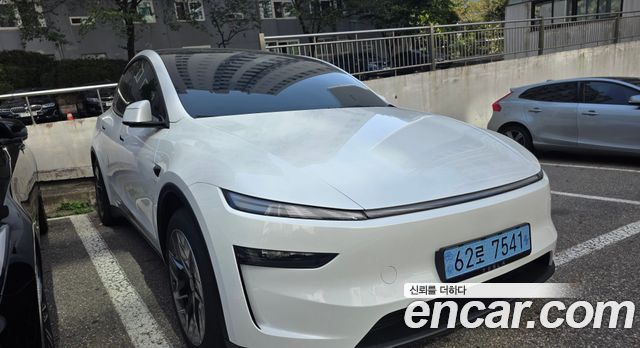 Tesla Model Y L Long Range AWD — пробег 100 км — фото 1 из 5