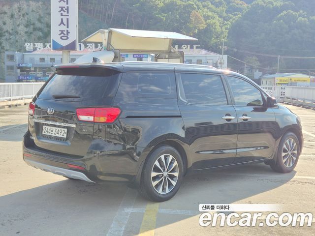 Kia Carnival 9-seater Luxury — пробег 173 472 км — фото 3 из 5