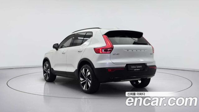 Volvo XC40 B4 Ultra Dark — пробег 716 км — фото 4 из 5