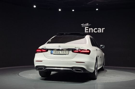 Mercedes-Benz E-Class E350 4MATIC AMG Line — пробег 83 290 км — фото 4 из 5