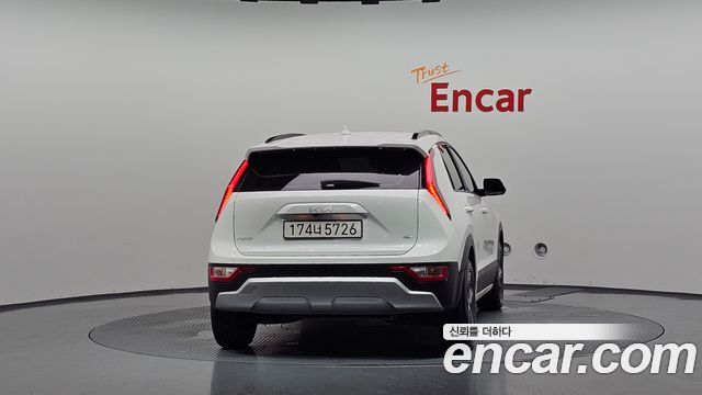Kia Niro Prestige — пробег 13 206 км — фото 4 из 5