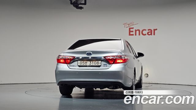 Toyota Camry Hybrid XLE — пробег 185 101 км — фото 4 из 5