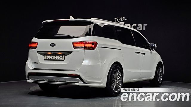 Kia Carnival 9-seater Prestige — пробег 100 320 км — фото 2 из 5
