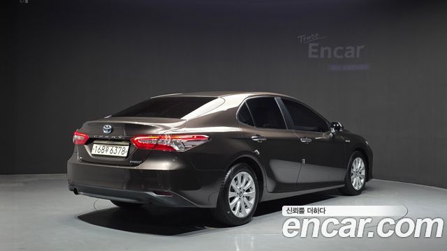 Toyota Camry 2.5 LE Hybrid — пробег 123 914 км — фото 2 из 5