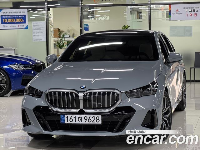 BMW 5-Series 523d xDrive M Sport — пробег 5 200 км — фото 1 из 5