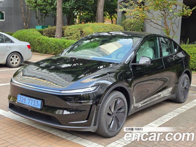 Tesla Model Y Premium RWD — пробег 31 км — фото 2 из 5