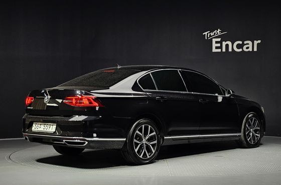 Volkswagen Passat 2.0 TDI Premium — пробег 167 388 км — фото 2 из 5