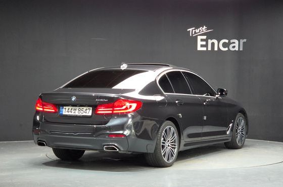 BMW 5-Series 530e M Sport — пробег 81 475 км — фото 2 из 5