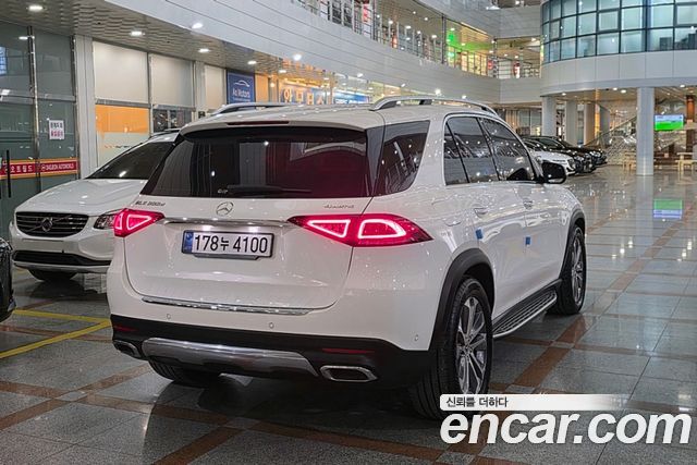 Mercedes-Benz GLE-Class GLE300d 4MATIC — пробег 100 000 км — фото 2 из 5