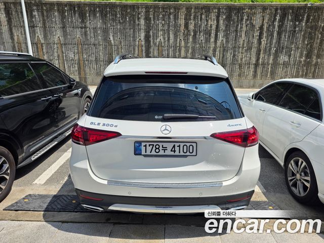Mercedes-Benz GLE-Class GLE300d 4MATIC — пробег 100 000 км — фото 4 из 5