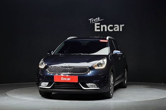 Kia Niro Prestige — пробег 121 496 км — фото 3 из 5
