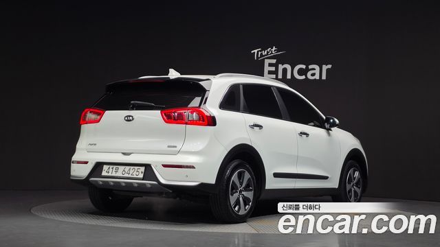 Kia Niro Prestige — пробег 123 940 км — фото 2 из 5