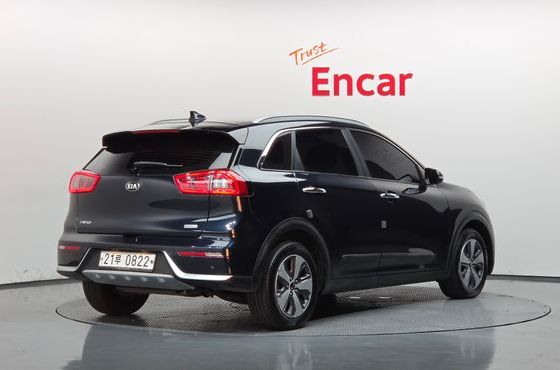 Kia Niro Prestige — пробег 162 262 км — фото 2 из 5