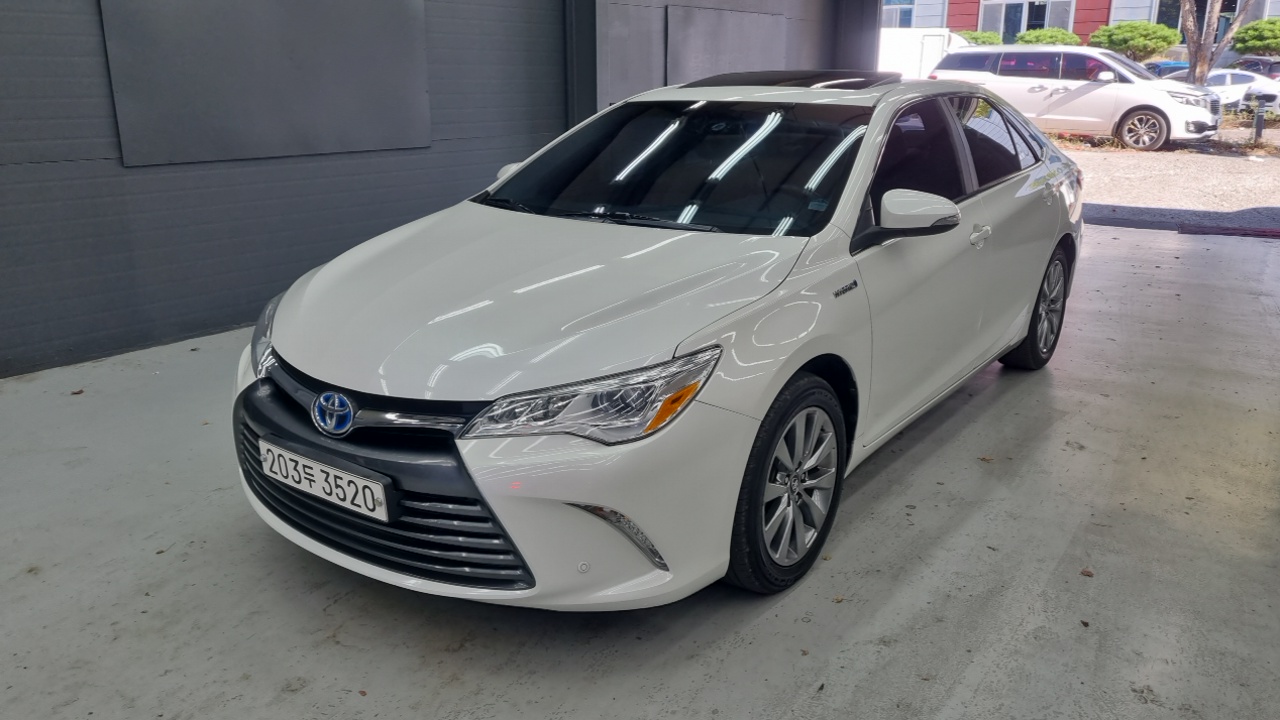 Toyota Camry Hybrid XLE — пробег 141 000 км — фото 1 из 5