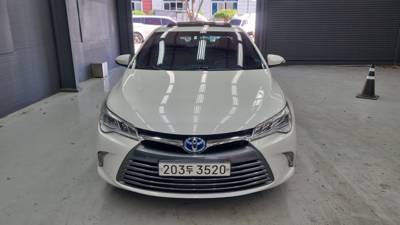 Toyota Camry Hybrid XLE — пробег 141 000 км — фото 3 из 5