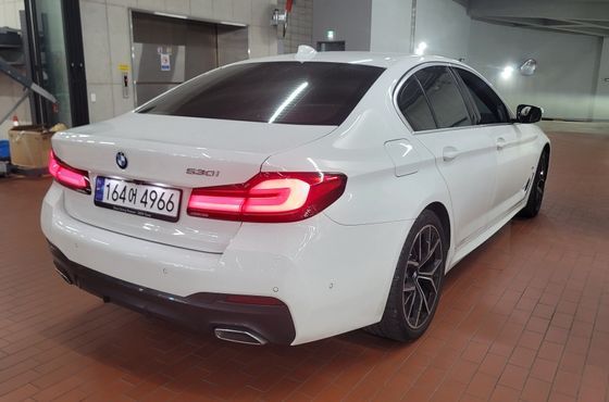 BMW 5-Series 530i M Sport Package — пробег 29 967 км — фото 2 из 5