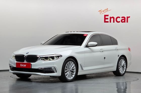 BMW 5-Series 520d Luxury Plus — пробег 67 286 км — фото 1 из 5