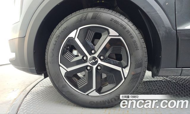 Kia Niro Prestige — пробег 11 829 км — фото 5 из 5