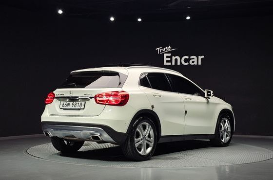 Mercedes-Benz GLA-Class GLA200 d 4MATIC — пробег 75 821 км — фото 2 из 5