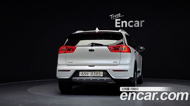 Kia Niro Prestige — пробег 162 620 км — фото 4 из 5
