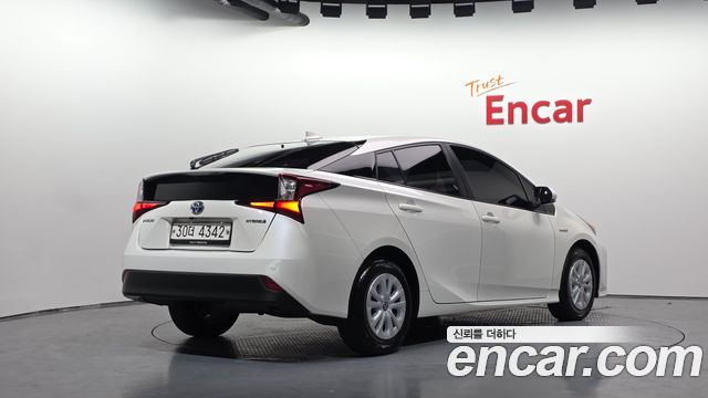 Toyota Prius из Кореи Encar
