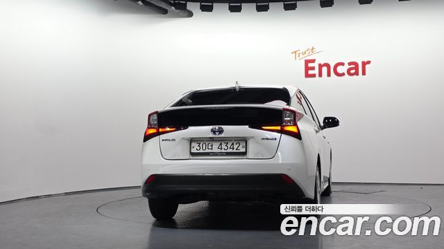 Toyota Prius из Кореи Encar