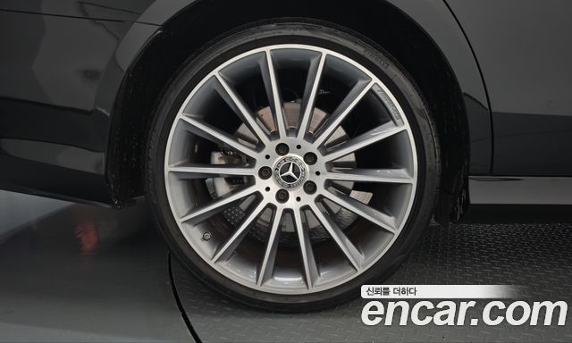 Mercedes-Benz E-Class E350 4MATIC AMG Line — пробег 42 793 км — фото 5 из 5