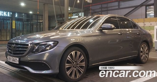 Mercedes-Benz E-Class E400 4MATIC Exclusive — пробег 56 540 км — фото 1 из 5