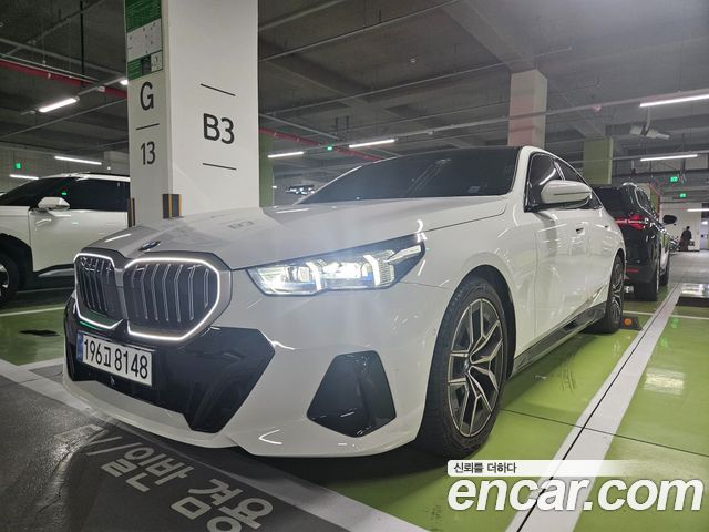 BMW 5-Series 520i — пробег 8 400 км — фото 1 из 5