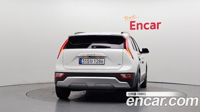 Kia Niro Prestige — пробег 86 590 км — фото 4 из 5