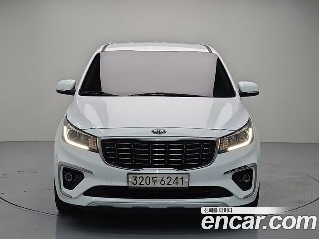 Kia Carnival 9-Seater Luxury — пробег 223 923 км — фото 2 из 5