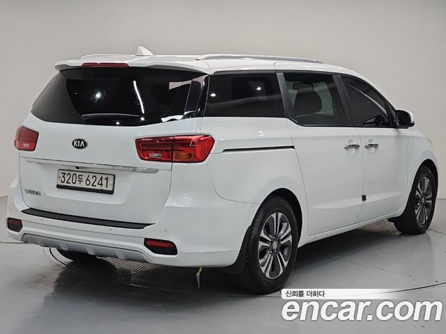 Kia Carnival 9-Seater Luxury — пробег 223 923 км — фото 4 из 5