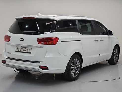Kia Carnival 9-Seater Luxury — пробег 223 923 км — фото 4 из 5